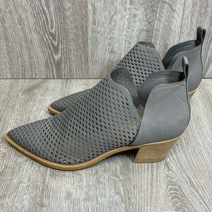 NWOT Dolce Vita Sher Perforated Leather Ankle Bootie Gray 10